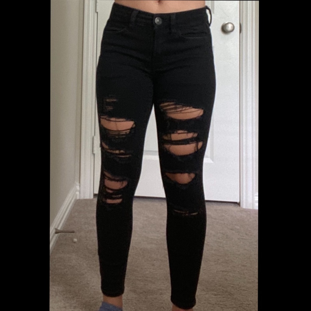 Women’s American Eagle Black Distressed Jeans
